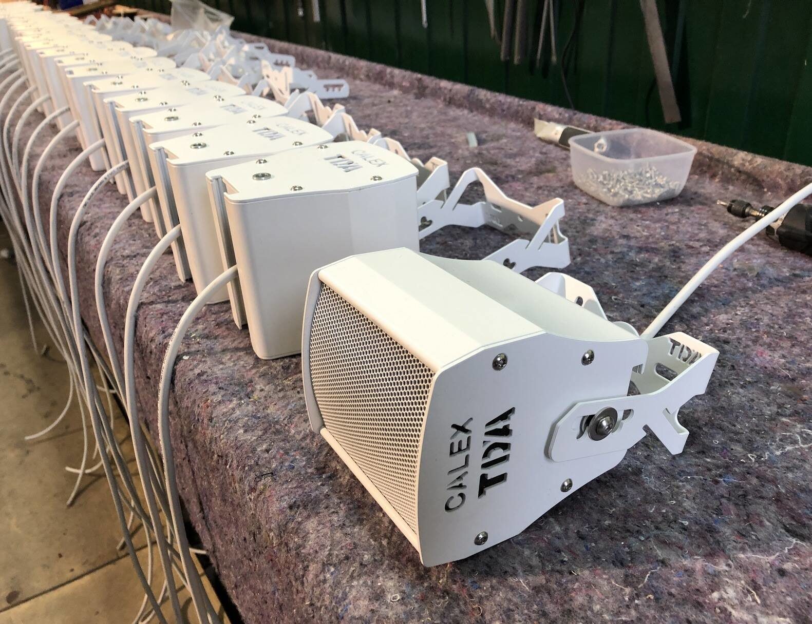 Calex 1 White